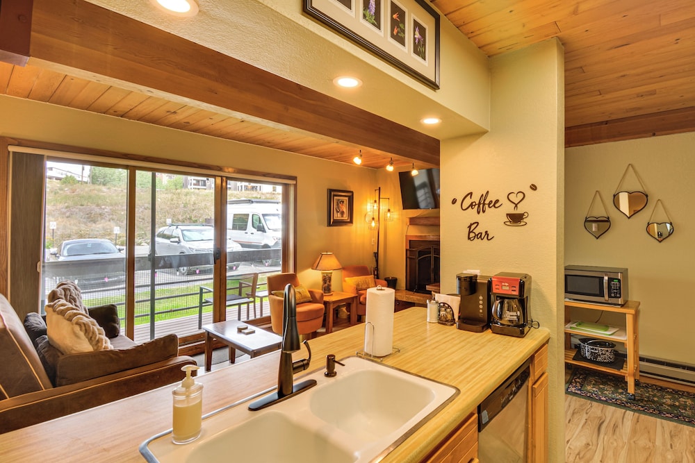 The Love Shack - A Couple's Colorado Retreat!