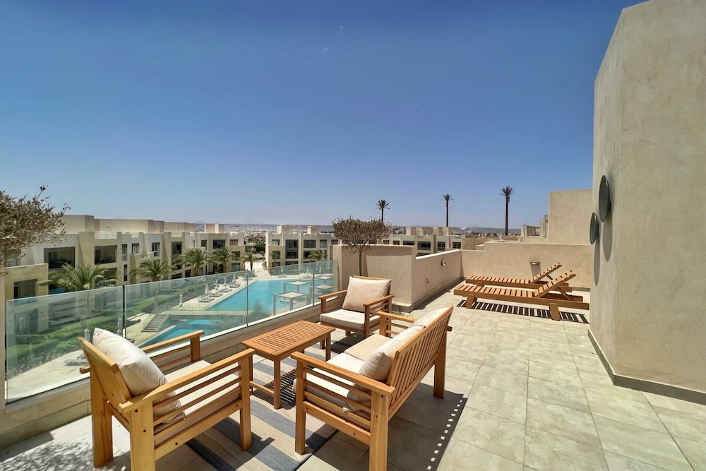 Xuru Stays I Sparky & Summery 2 BDR @ Mangroovy Free Beach & Pool Access