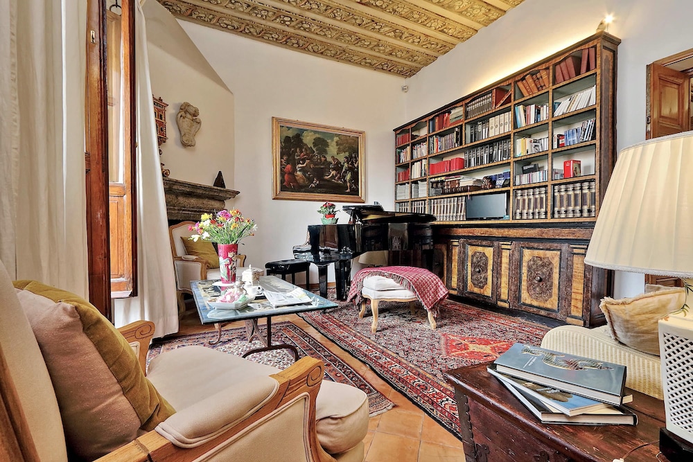 Palazzo Palermo Near the Roman Forum the Perfect Family Oasis in Rome