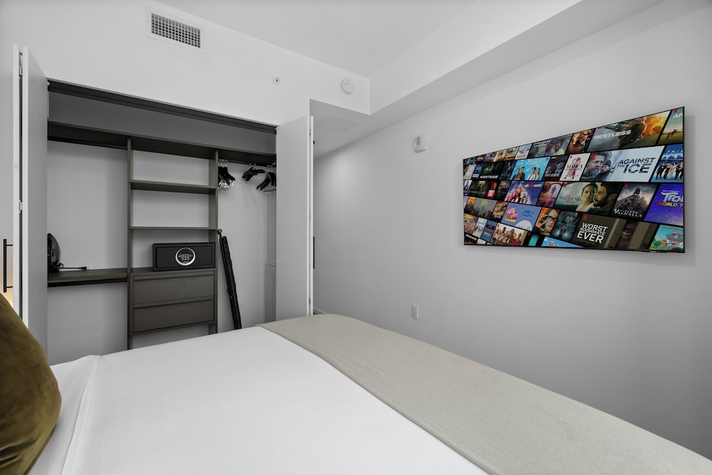 Luxury Studio with City & Bay Views