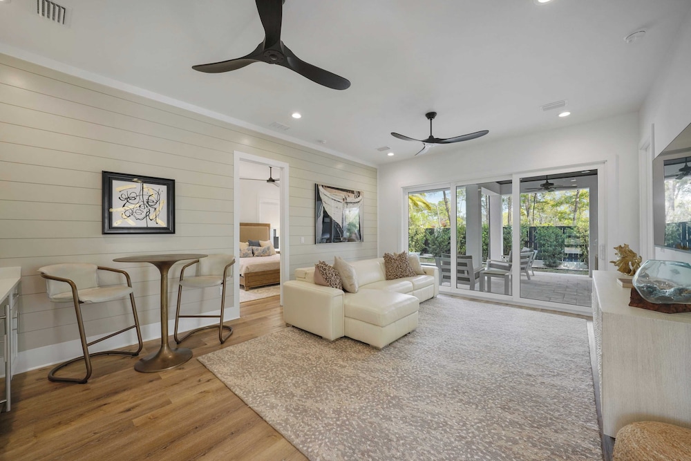 Sleeps 39 2 Luxe Homes w/ Free Golf Cart, Private Pool+spa 3 Blocks to Beach