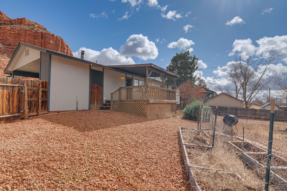 Kanab Home w/ Deck Near Zion National Park! view 3