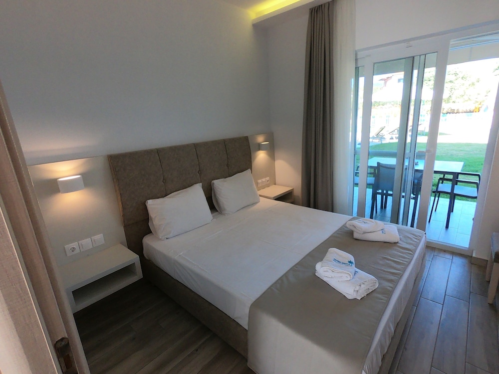 Finikas Garden Beach Resort Nikiti