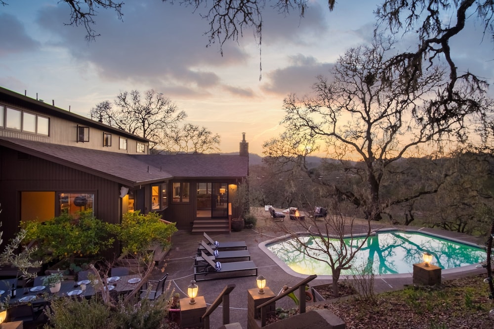 Gable by Avantstay Beautiful 3 5 Acre Oasis w Gorgeous Views Pool Hot Tub