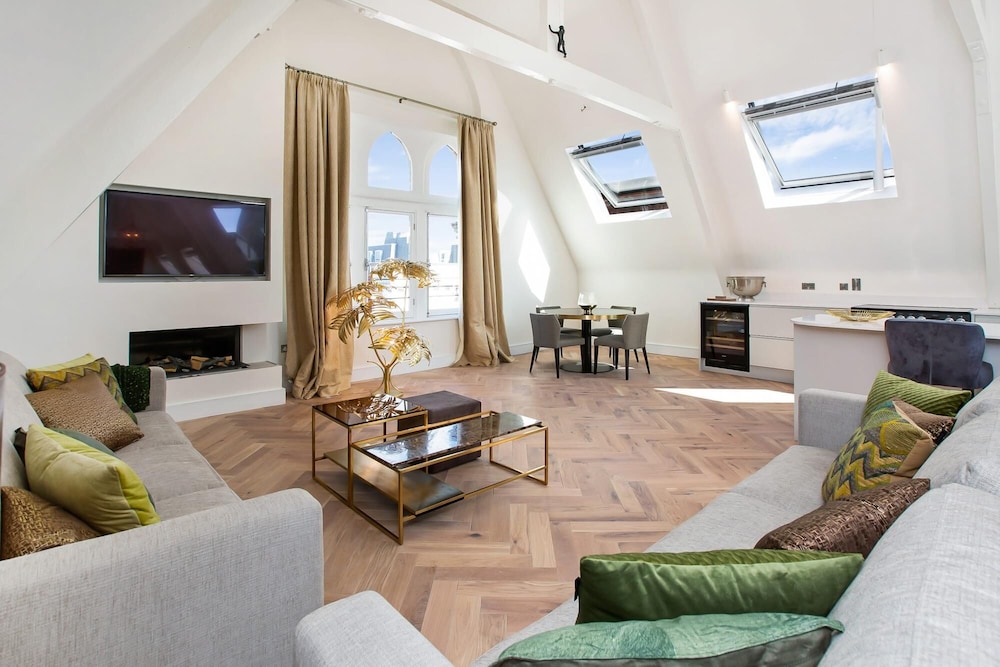 The Penthouse - With 360 Private Terrace Views of the Cathedral and Exeter City view 2