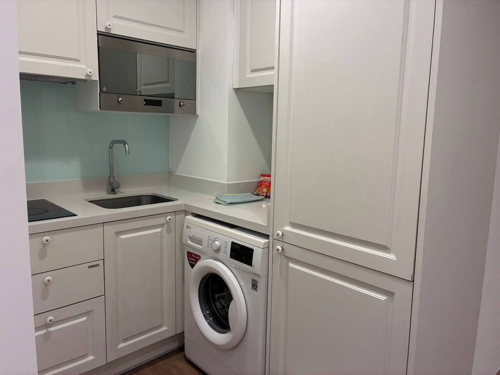 Charming 2 Bedroom Apartment in Heart of Phrom Phong
