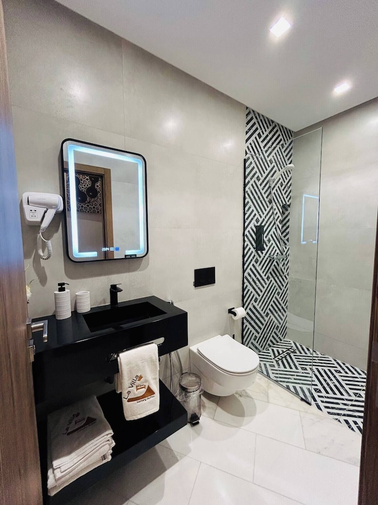La villa luxury suites