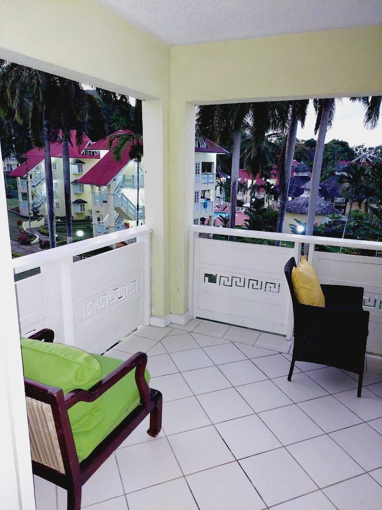 Lulu Bell Mystic Ridge, 73 Apartment