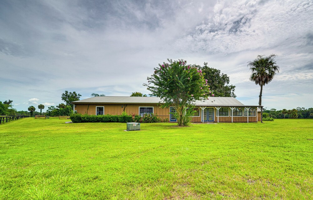 Spacious Micanopy Farmhouse w/ Luxurious Pool! view 5