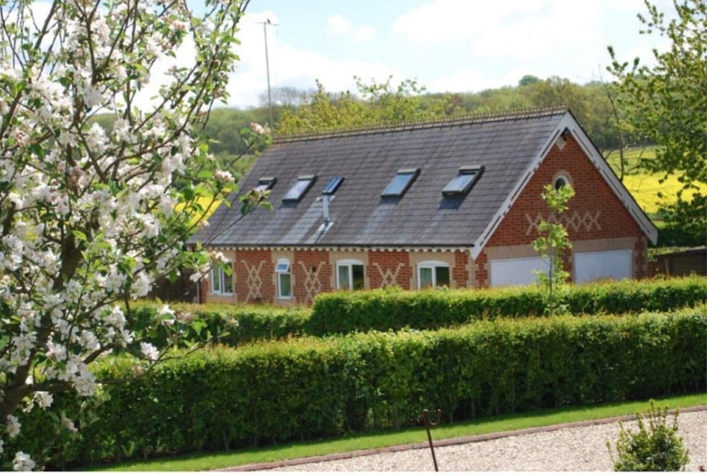 Marlborough Vacations - Beautifully Set 3-bed Cottage in Marlborough - Property Image 1