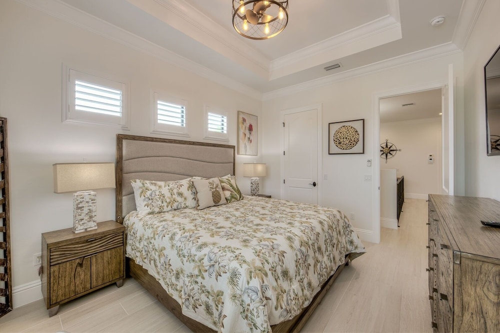 3552/3554 Big Kahuna Oasis: 10br, Pools & Beach Access 10 Bedroom Home