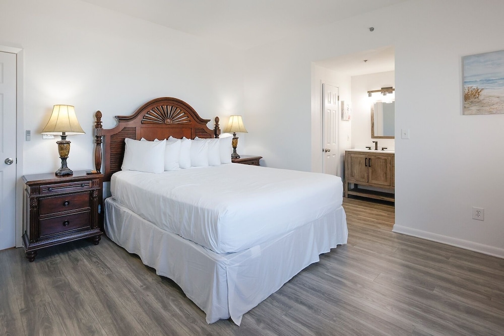 Phoenix Ii 2141 3 Bedroom Condo by RedAwning view 2