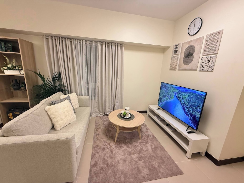 Cozy Modern Apartment Condo Unit