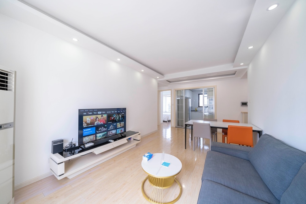 Tyms 2BR APT Xujiahui Dacheng Residence
