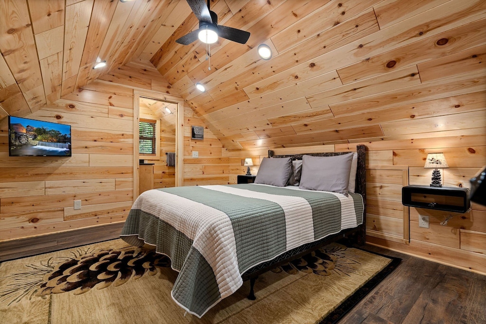 Cabin On A Hill 2 Bedroom Cabin