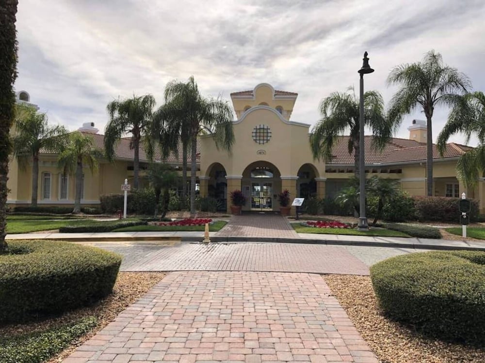 Hotel Tideview 44 · Walk TO Convention! Modern. Universal& Disney - Image 1