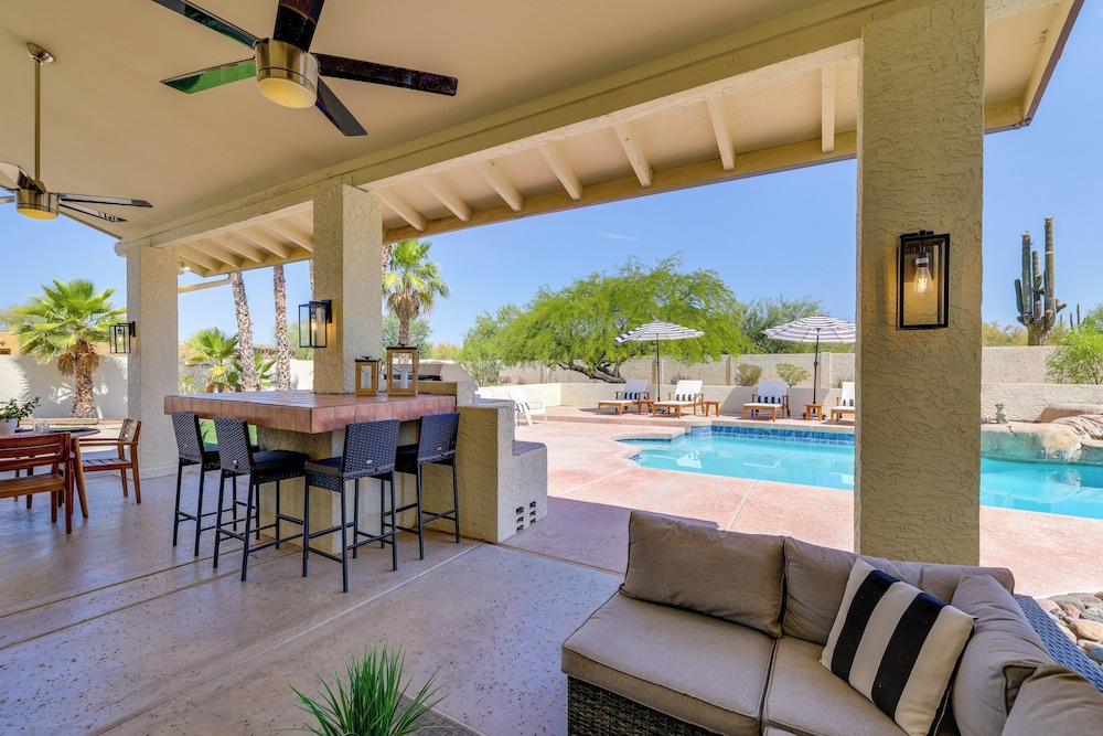 Heated Saltwater Pool: Spacious Home in Scottsdale view 4