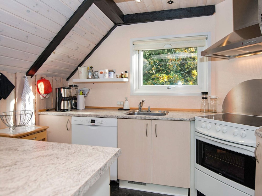 Tranquil Thatched Cottage on Romo-by Traum view 4