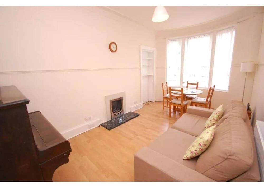Flat in Glasgow,close to all Local Amenities,