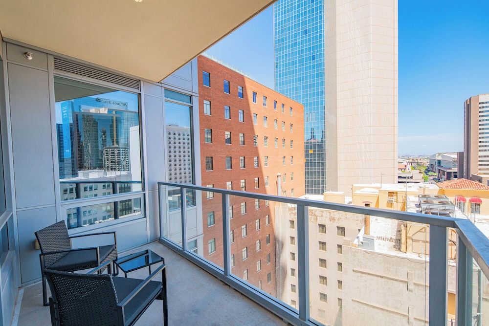 ROVE LIVING/KL - 44 Monroe
