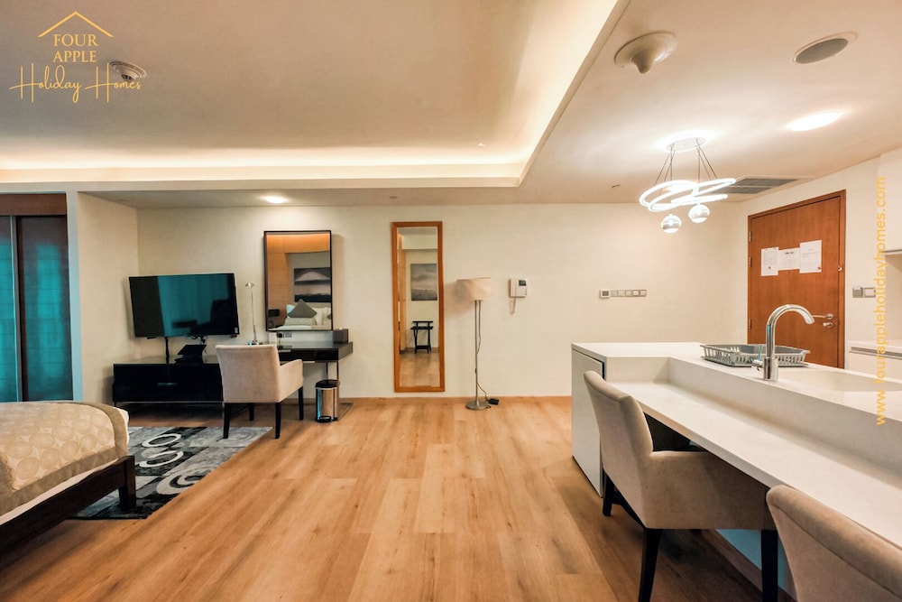Studio with Superb View Downtown