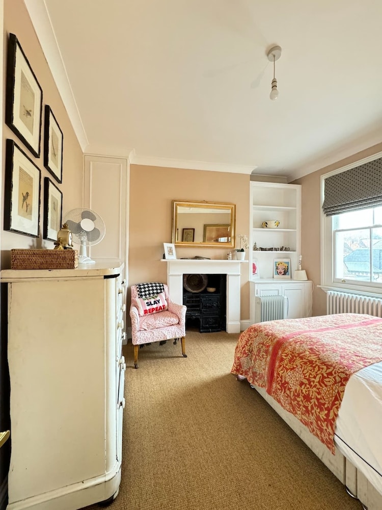 Homely Flat W/terrace, 3 Mins to Battersea Park