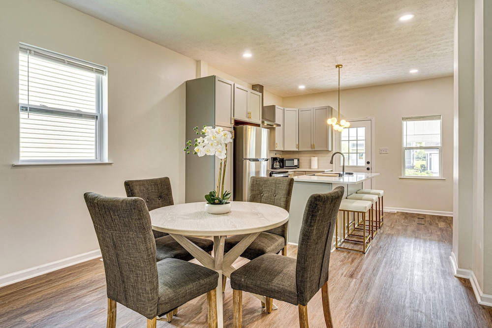 2 Mi to Mass Ave: Indianapolis Townhome Near Parks