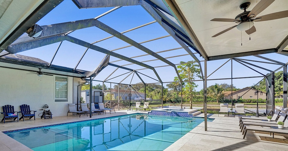 Luxurious 8BR Family Estate with Pool 3