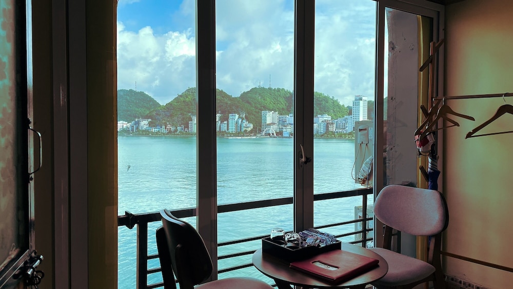 Le Pont Bungalow Hostel