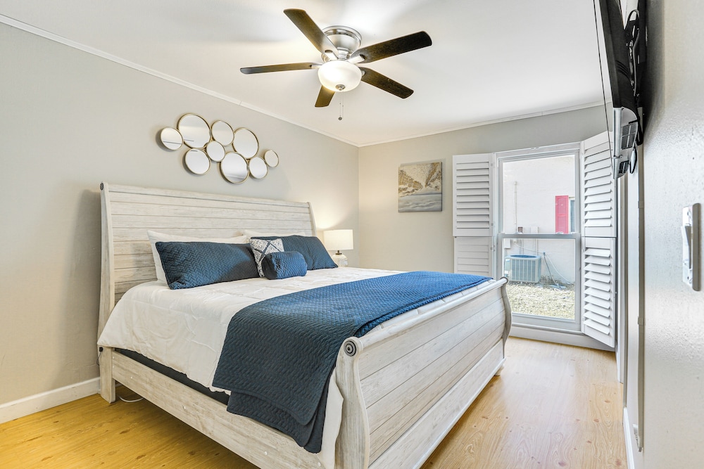4 Mi to Lakes Park: Family Home in Fort Myers!