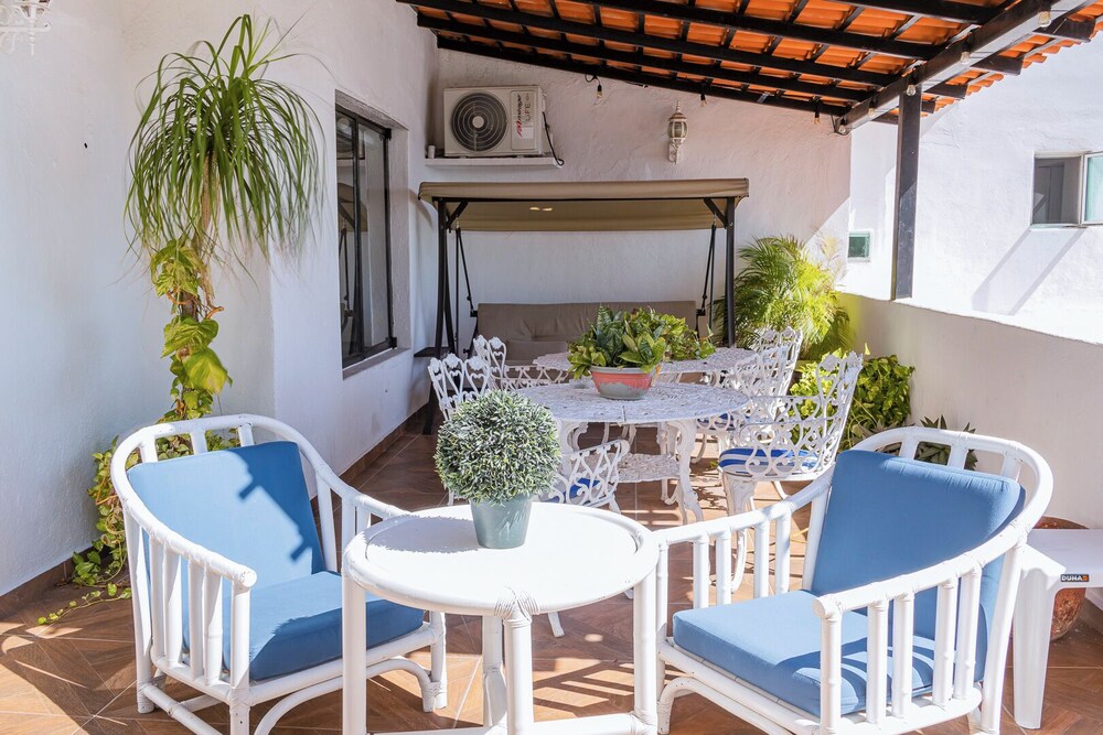 Flat with Unbeatable Views & 2 Bedrooms