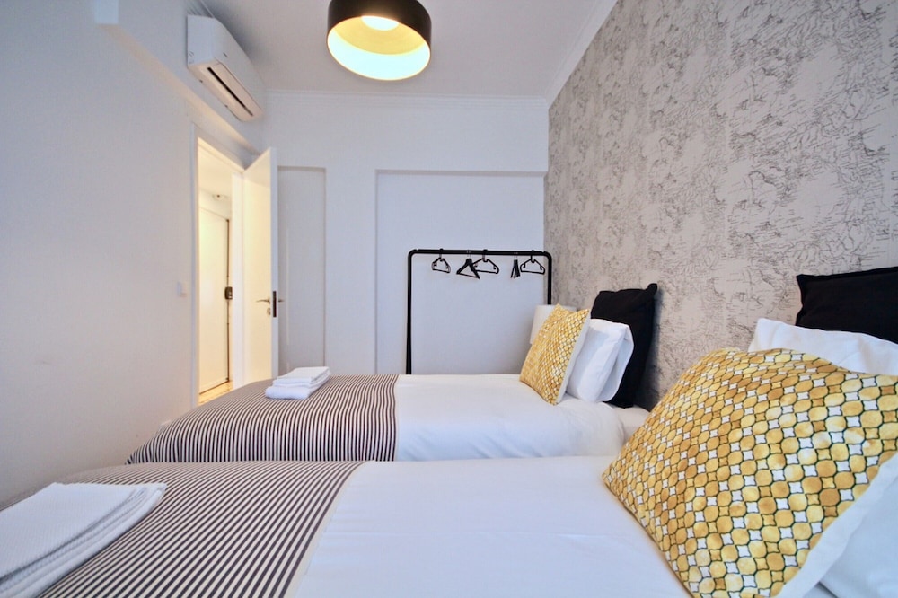 Akicity Amoreiras Amber view 3
