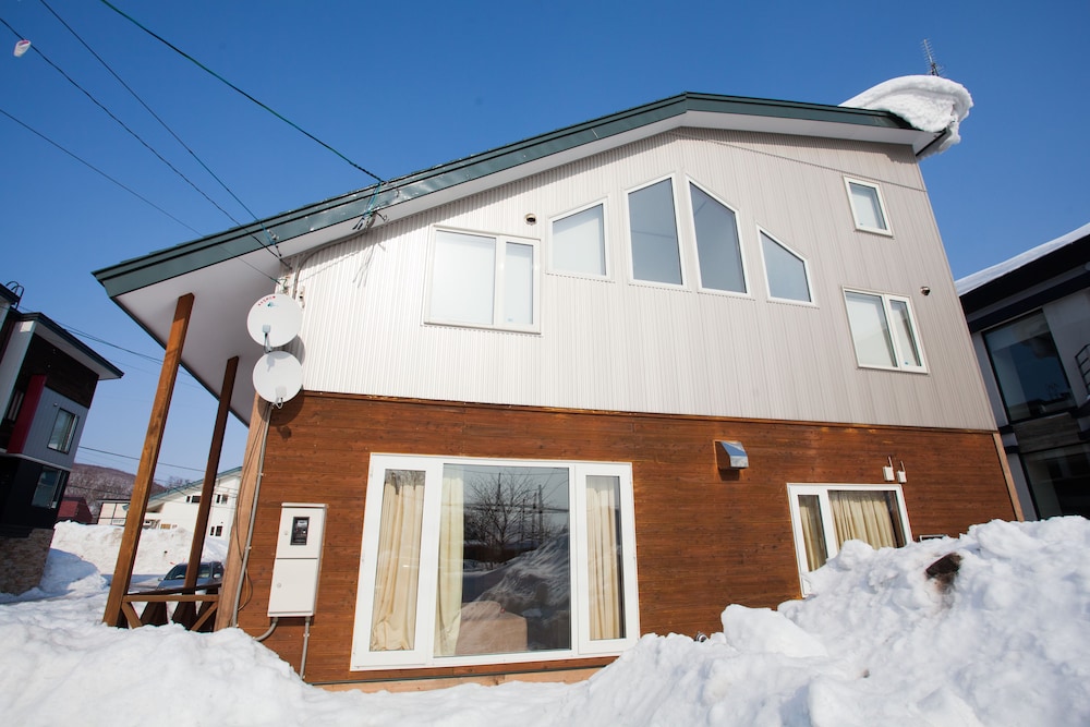 Powder Cottage - Image 1