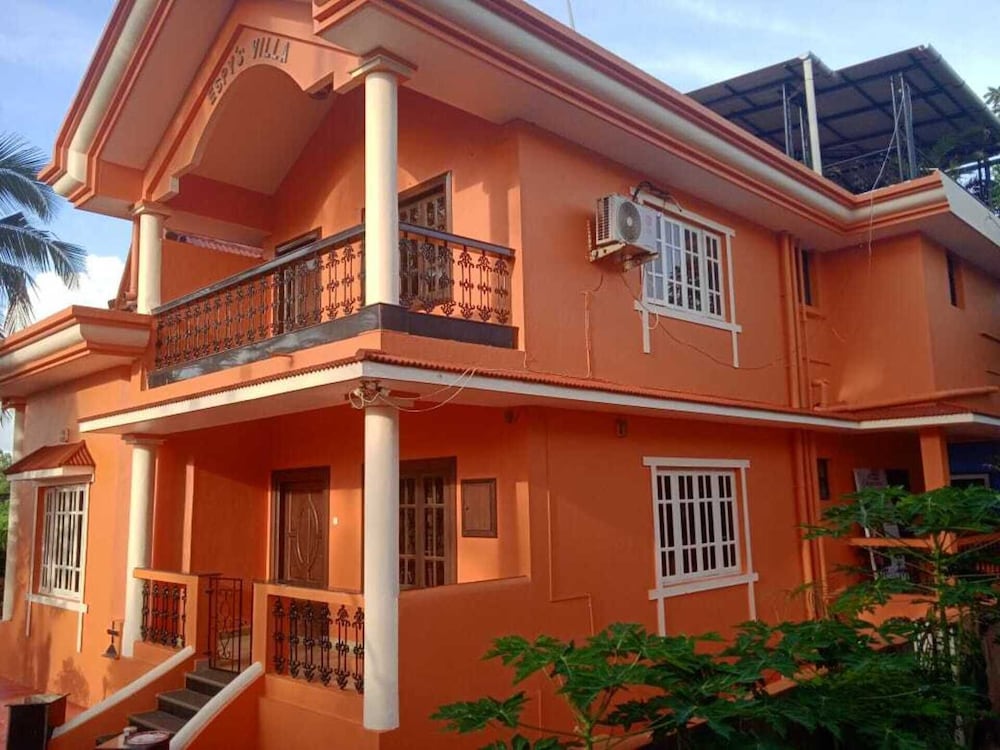 Goa - Villa - Sleeps 6 - Parking - Garden view 4