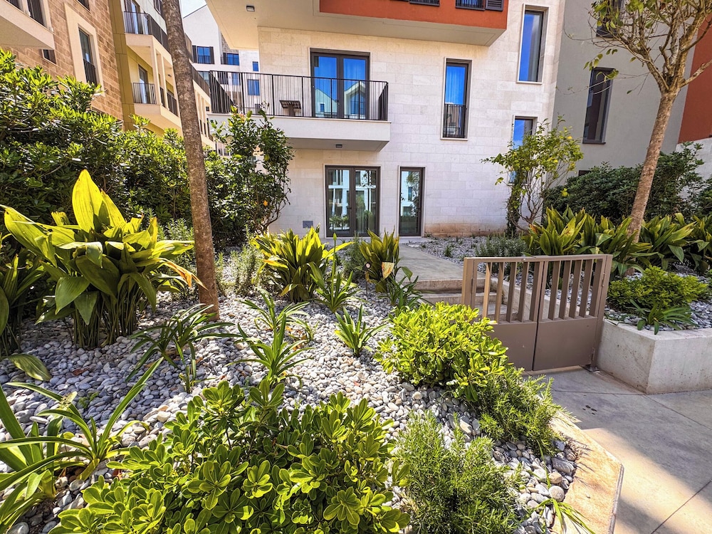 Qumi Porto Suites