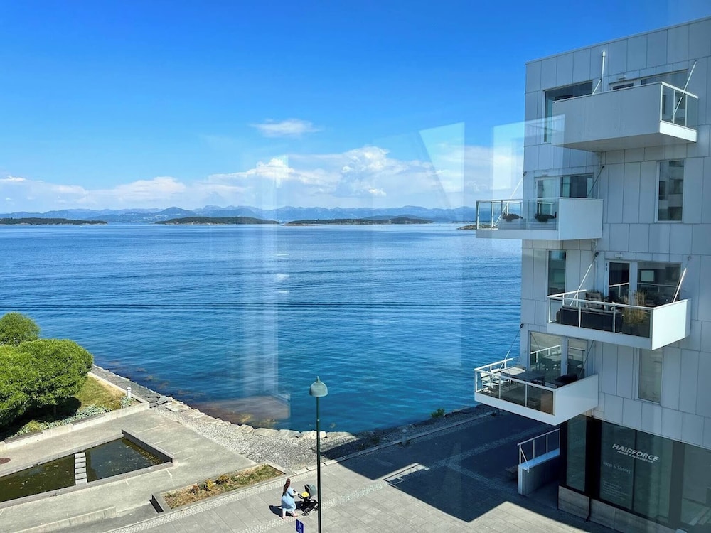 "central By the Sea, Close to the City" view 5