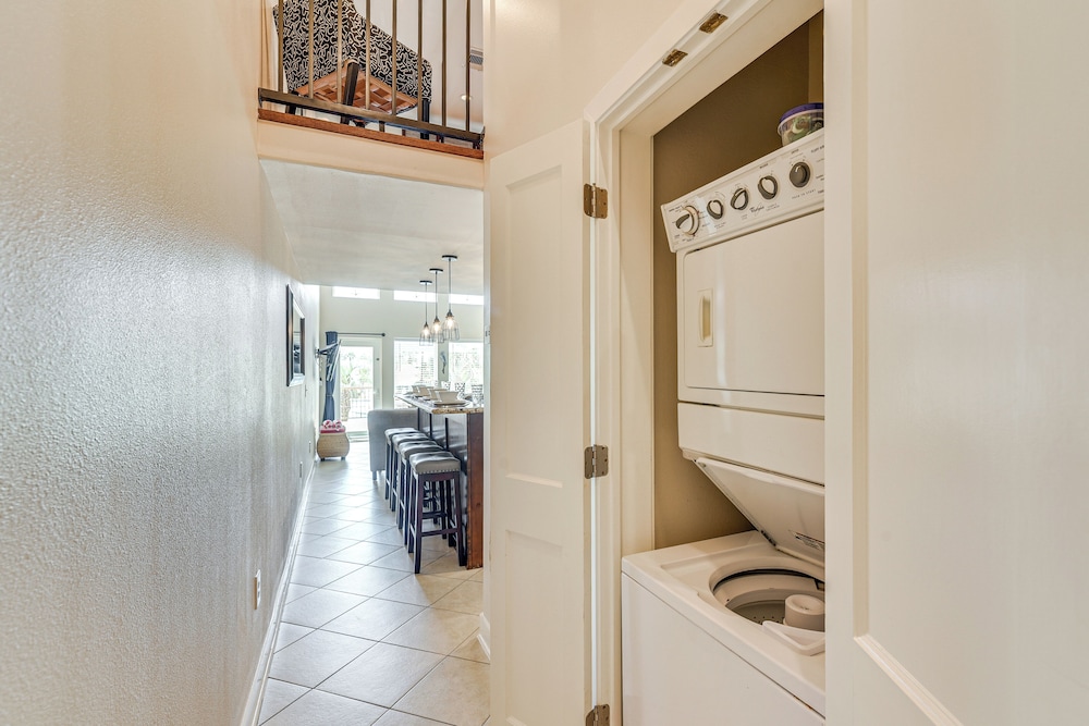Walk to Beach: Pool-view Condo in Galveston!
