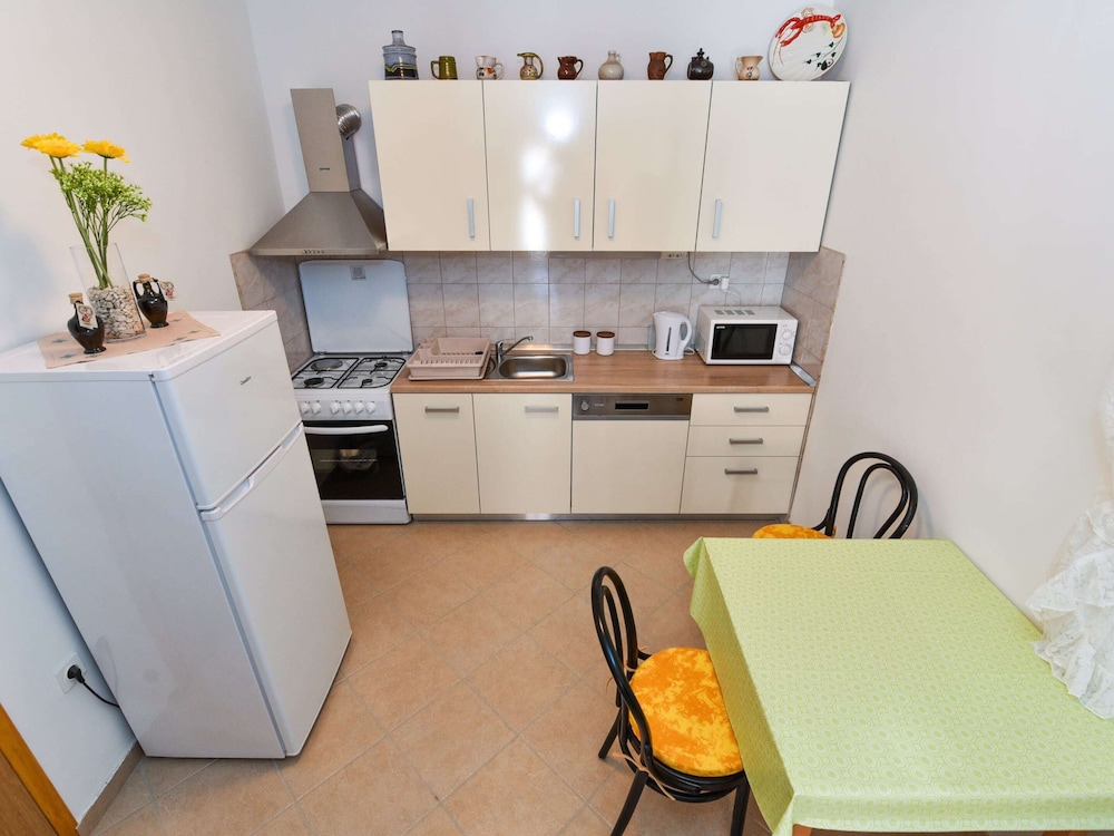 Holiday Home in Veli Iz With Fenced Garden view 3
