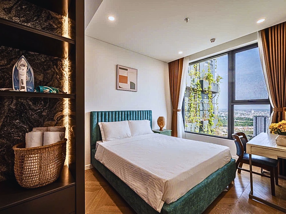 The Lumiere Luxury Citypoint ANGIA