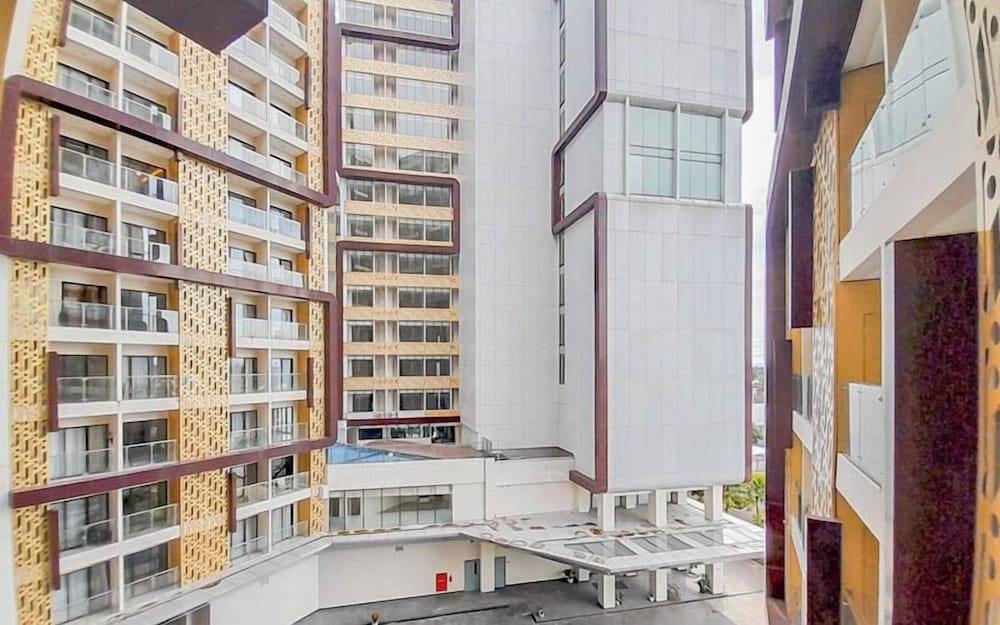 Pleasurable 1BR Apartment Patraland Amarta