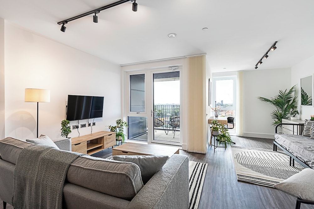 Sky-high Apartment With Modern Decor