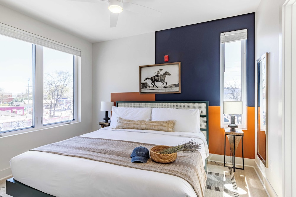 Sleeps 24, 2 Units Mins to Downtown Outrider by Avantstay