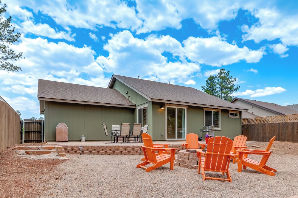 Walk to Flagstaff Urban Trails System: Cozy Home