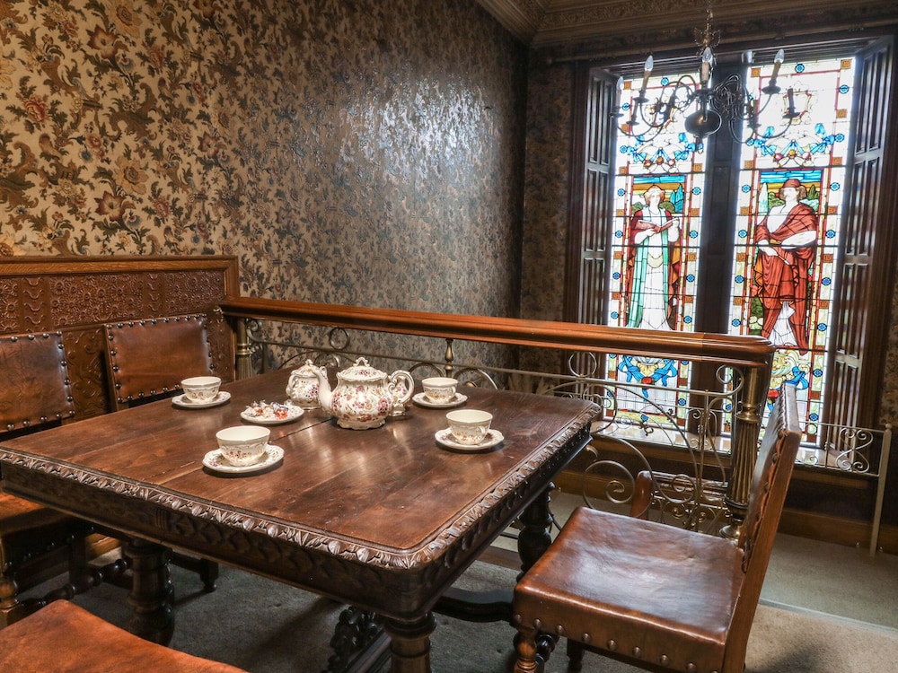 Woodside House