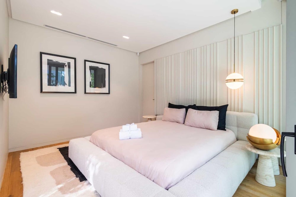 Grand Camps Bay 5bed w Views Pool Gym Villa Serena