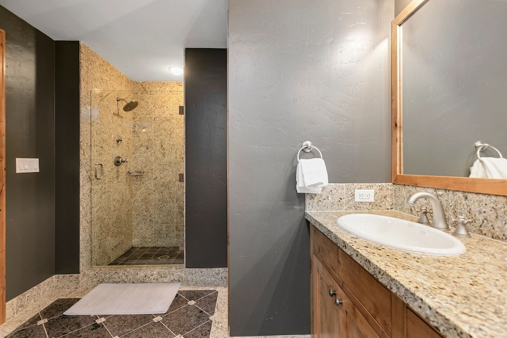 Shooting Star Lodge at Deer Valley Resort - Two Bedroom Residence #204 2 Condo