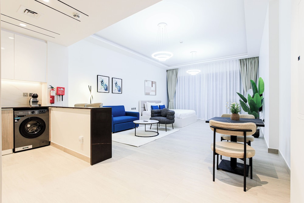 Stylish Stu in Medore Modern Amenities