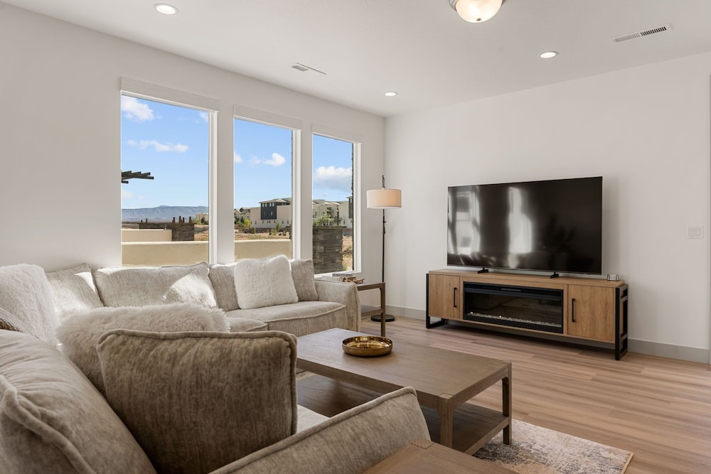Coastline Cottage 5 Bedroom Townhouse