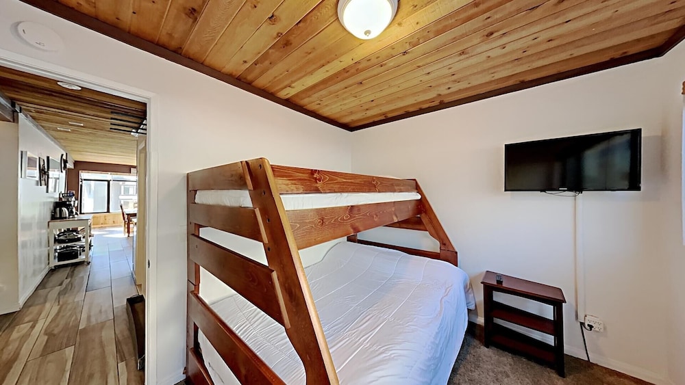 Spacious 2 BR Units at 1849 Condos With Free Pool, Parking & Wifi view 4