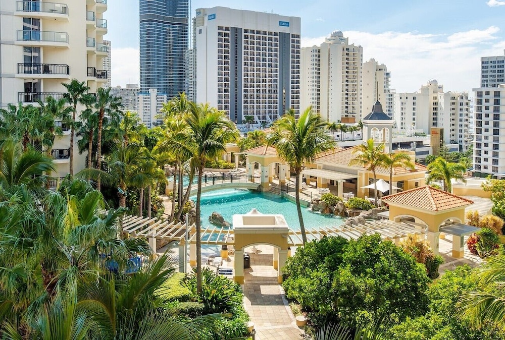 Level 45 Luxury Sub-Penthouse in Surfers